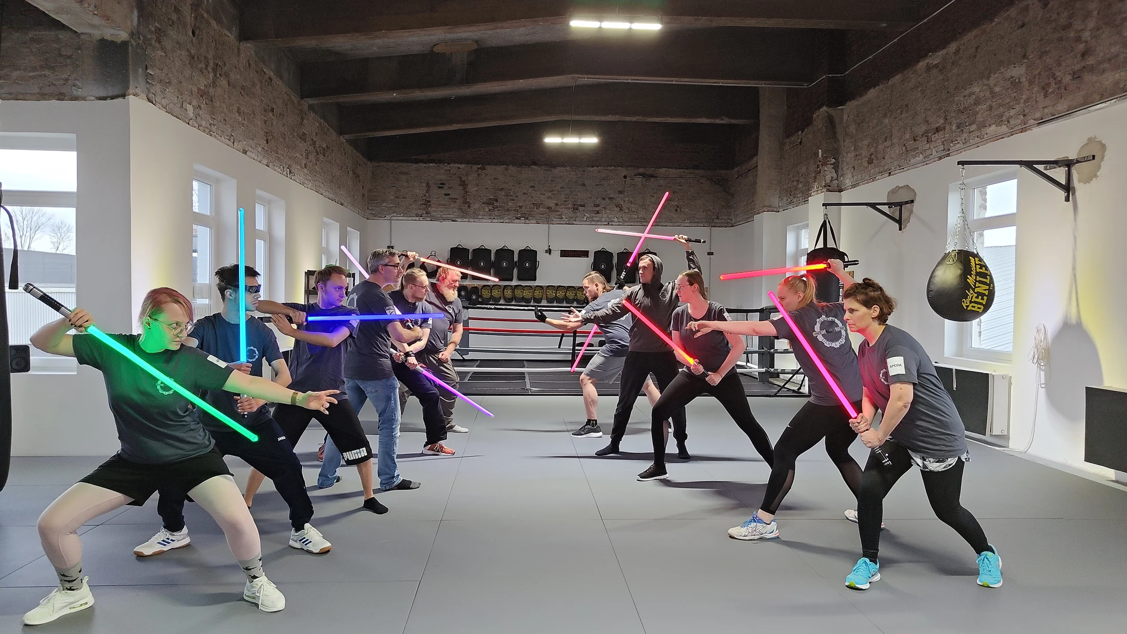 Industrial Light and Saber beim gemeinsamen Lichtschwerttraining in der KSG-Halle in Essen